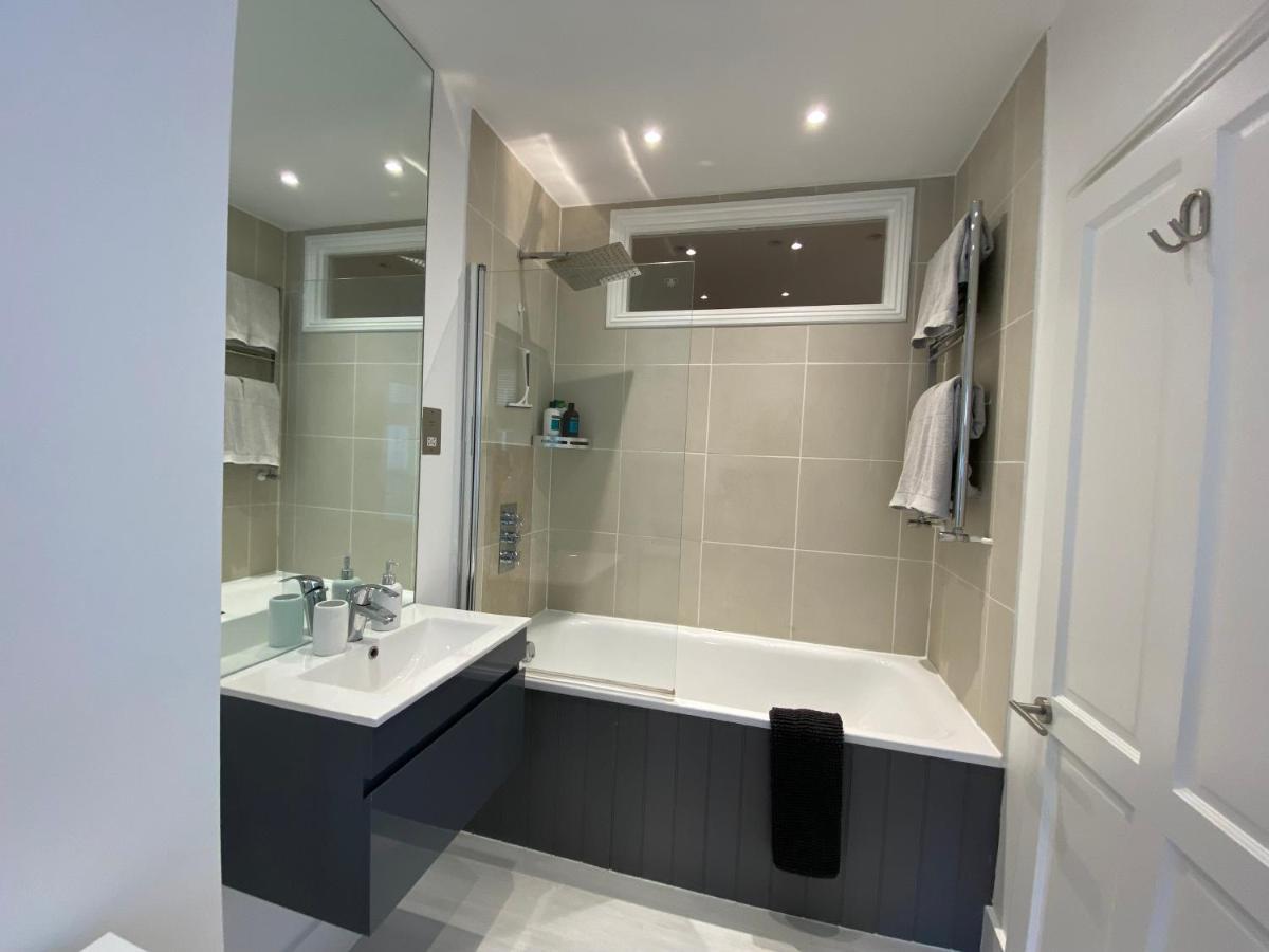 Fantastic Spacious Garden Flat With Own Private Entrance London Exterior photo
