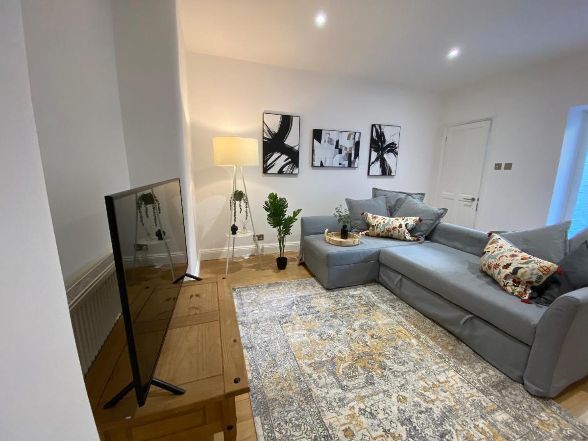 Fantastic Spacious Garden Flat With Own Private Entrance London Exterior photo