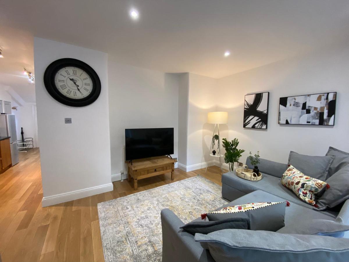 Fantastic Spacious Garden Flat With Own Private Entrance London Exterior photo